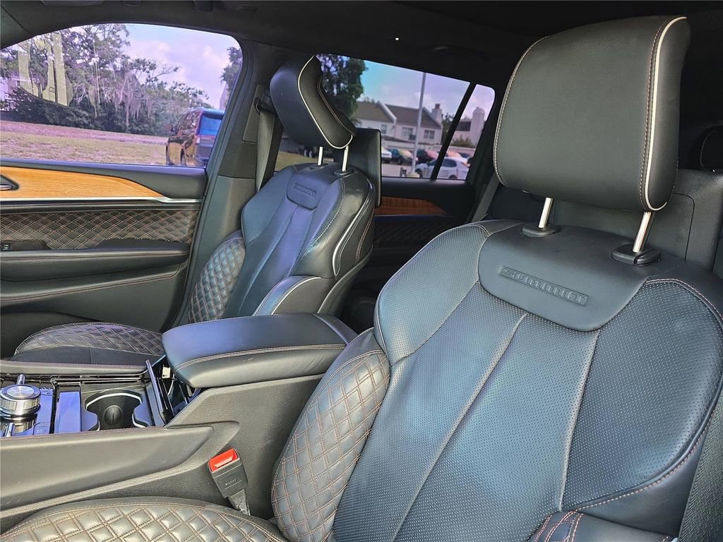 Used 2023 Jeep Grand Cherokee L Summit AWD/4WD image 23