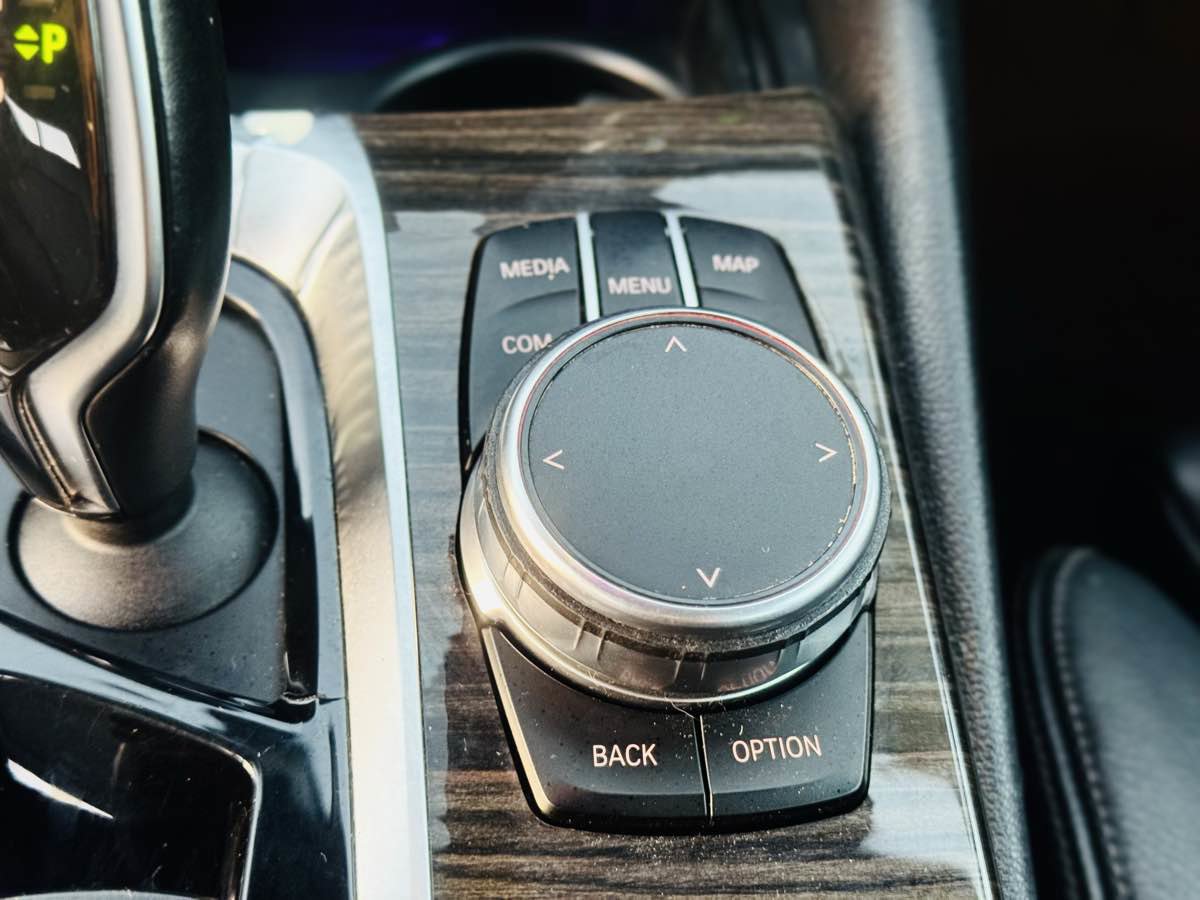 Used 2018 BMW 530i w/ Premium Package image 31