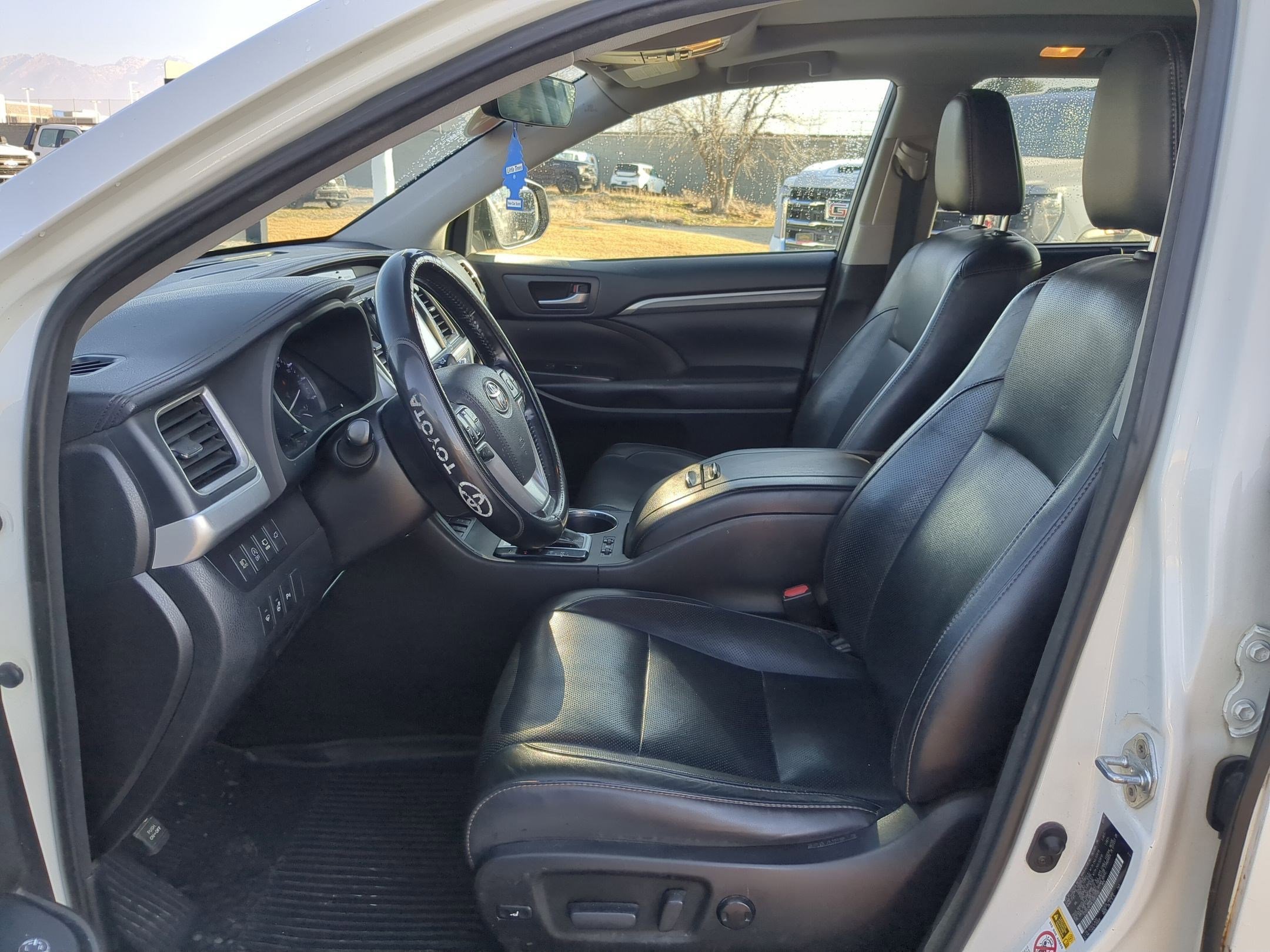 Used 2018 Toyota Highlander Limited Platinum image 17