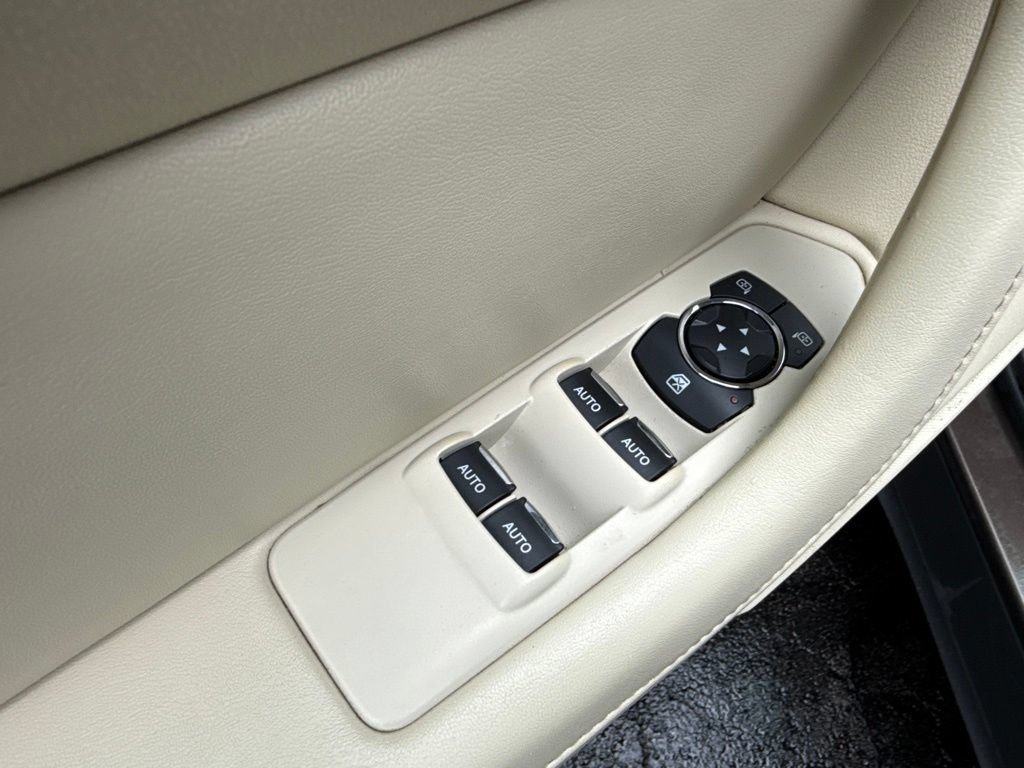 Used 2015 Lincoln MKS AWD image 21