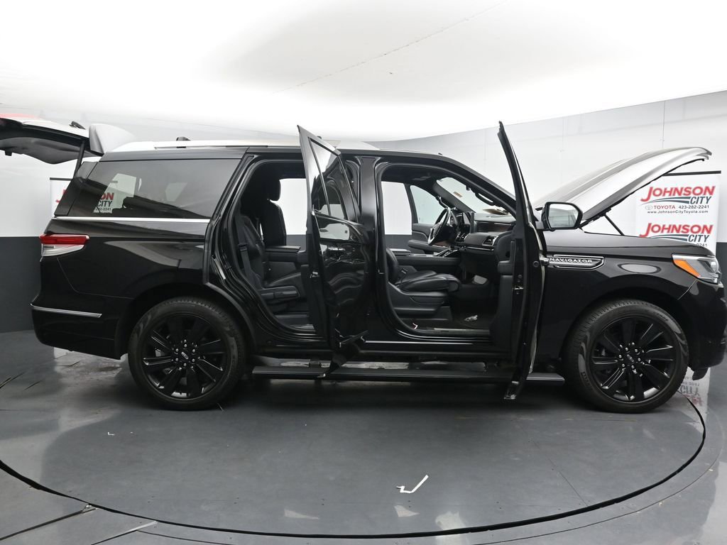 Used 2022 Lincoln Navigator Reserve AWD/4WD image 27