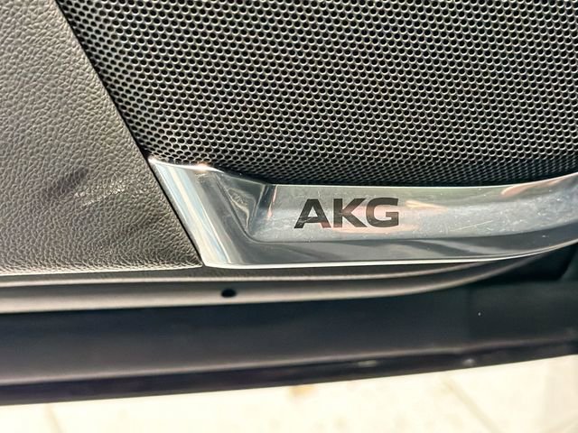 Certified 2025 Cadillac Escalade ESV Premium Luxury image 18