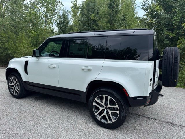 New 2026 Land Rover Defender 110 X-Dynamic SE AWD/4WD image 7