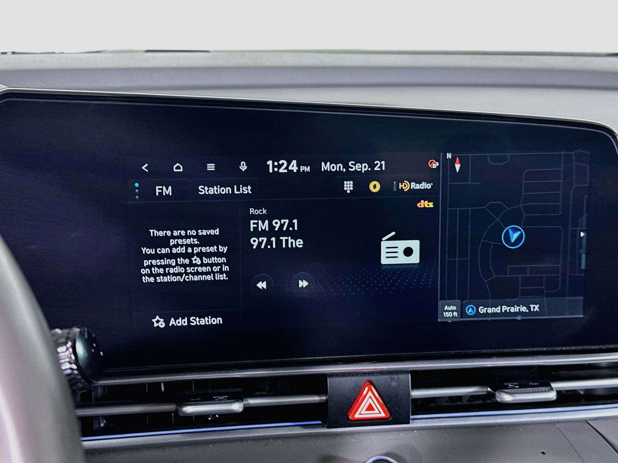 Used 2025 Hyundai Elantra SEL FWD image 21