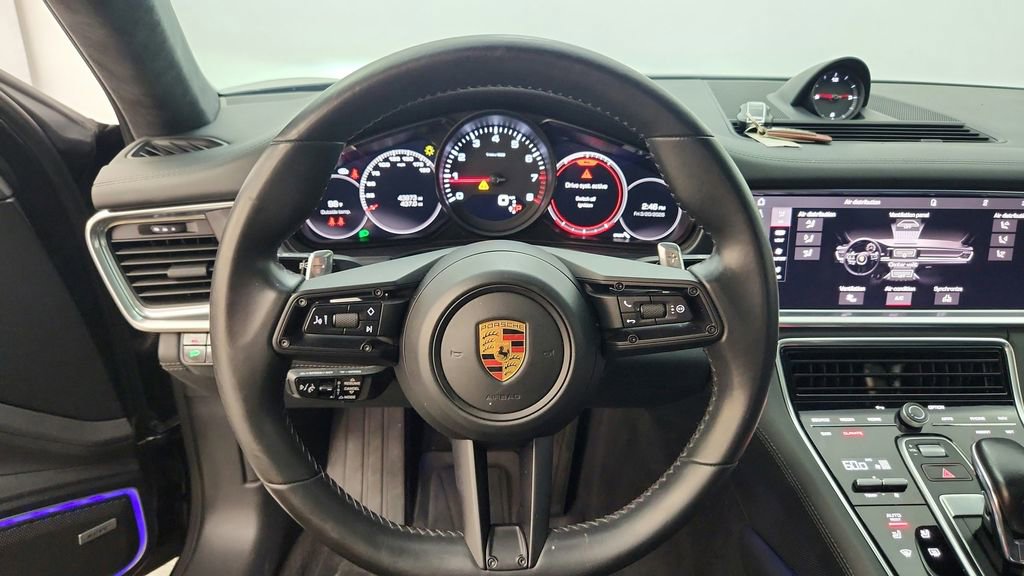 Used 2021 Porsche Panamera image 18