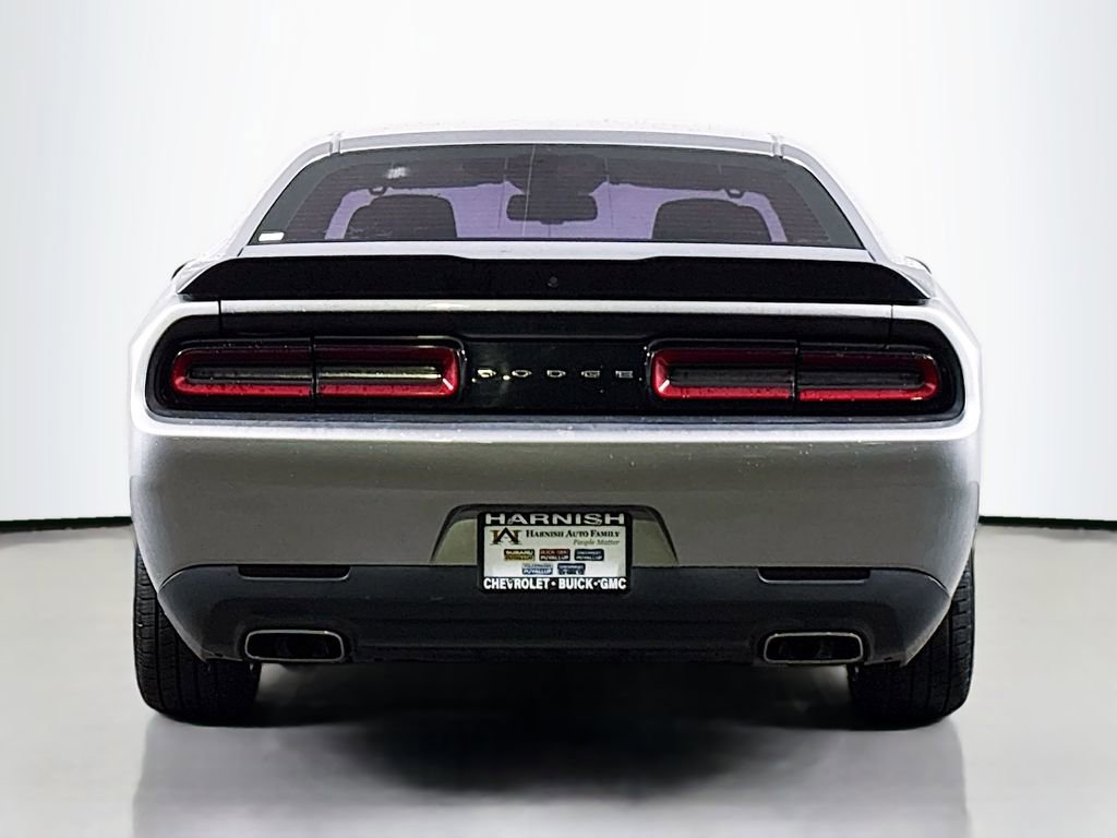 Used 2016 Dodge Challenger SXT image 6