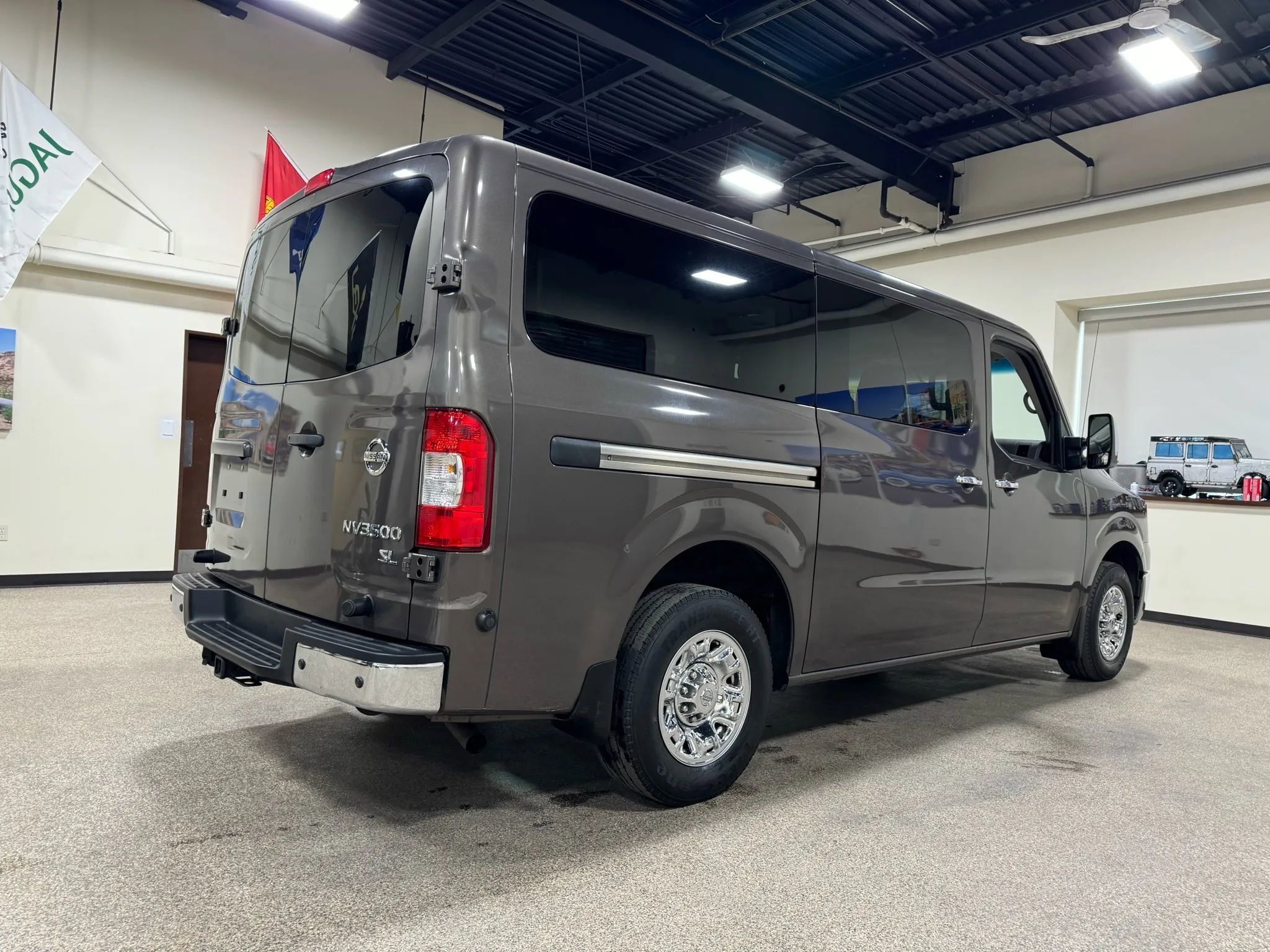 Used 2018 Nissan NV 3500 SL image 5