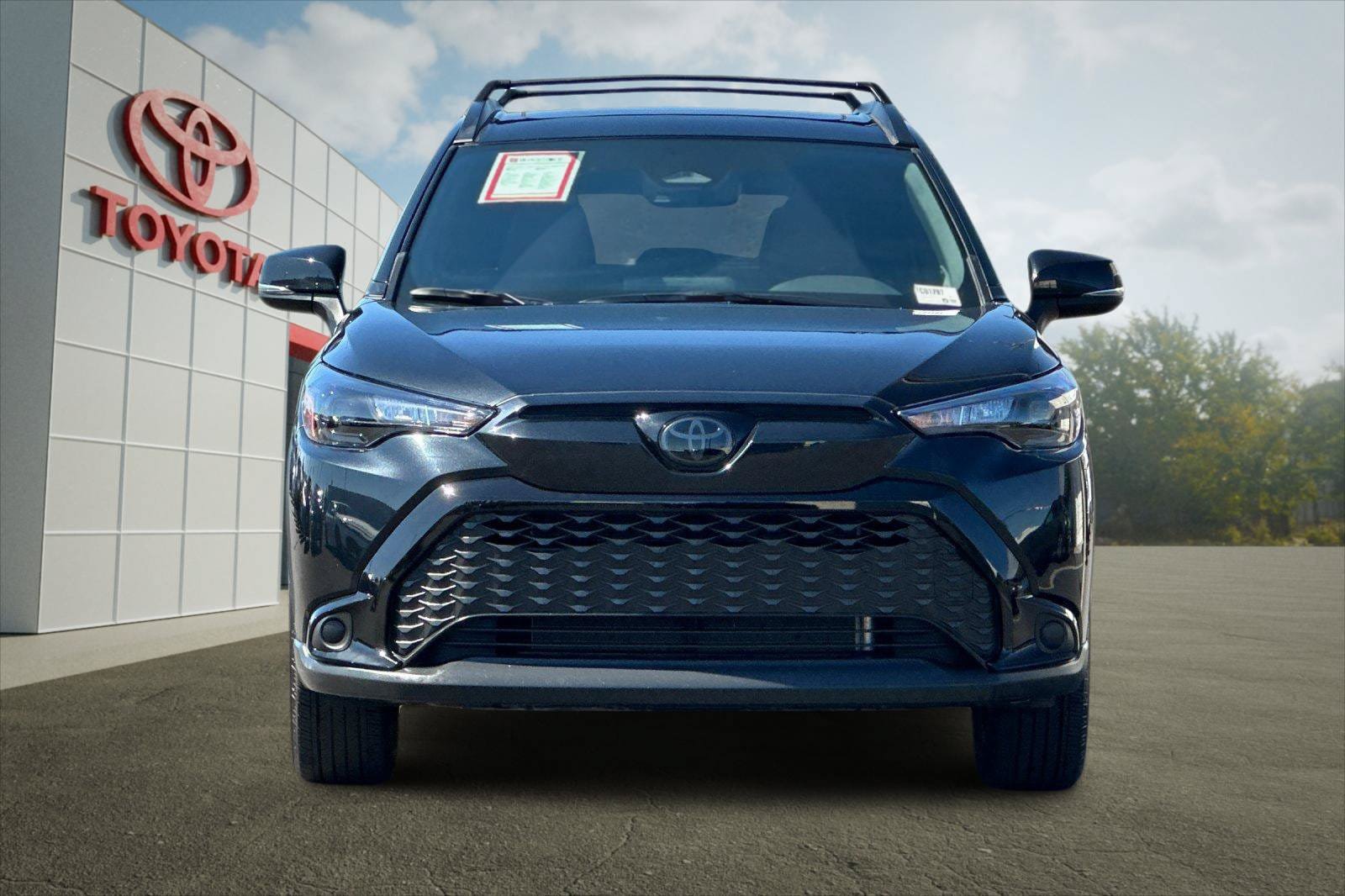 Used 2025 Toyota Corolla Cross AWD Hybrid w/ Moonroof Package image 8