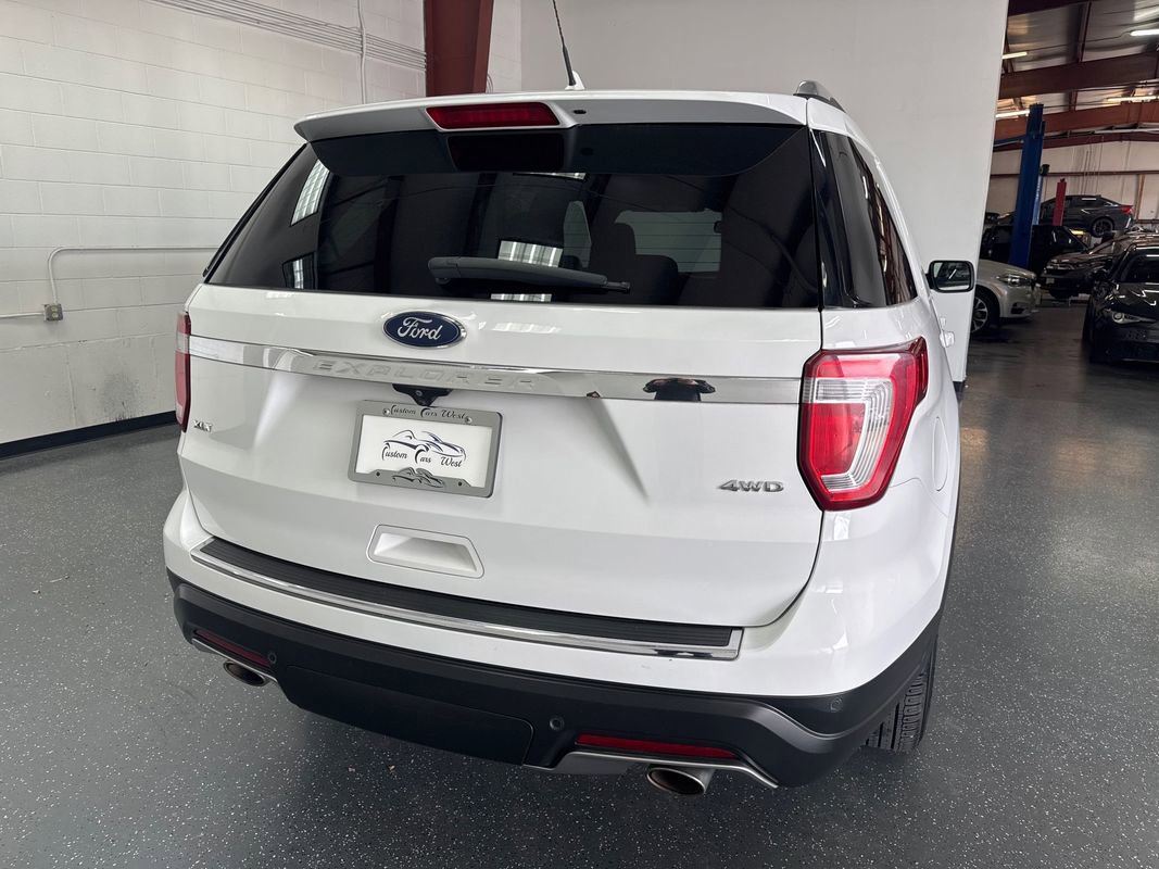 Used 2018 Ford Explorer XLT w/ Equipment Group 201A image 4