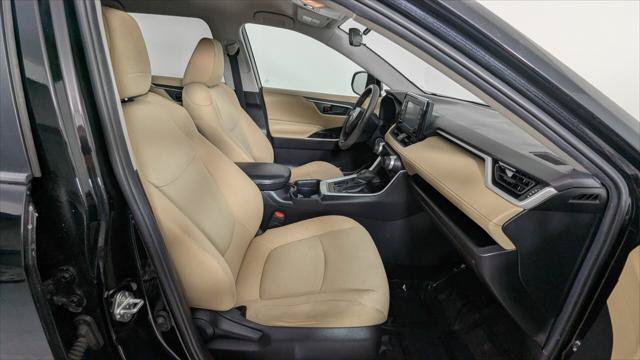 Used 2020 Toyota RAV4 LE FWD image 19