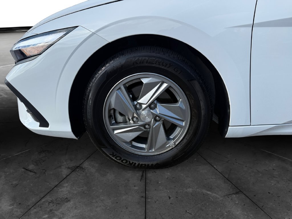 Used 2026 Hyundai Elantra SE w/ Cargo Package FWD image 14
