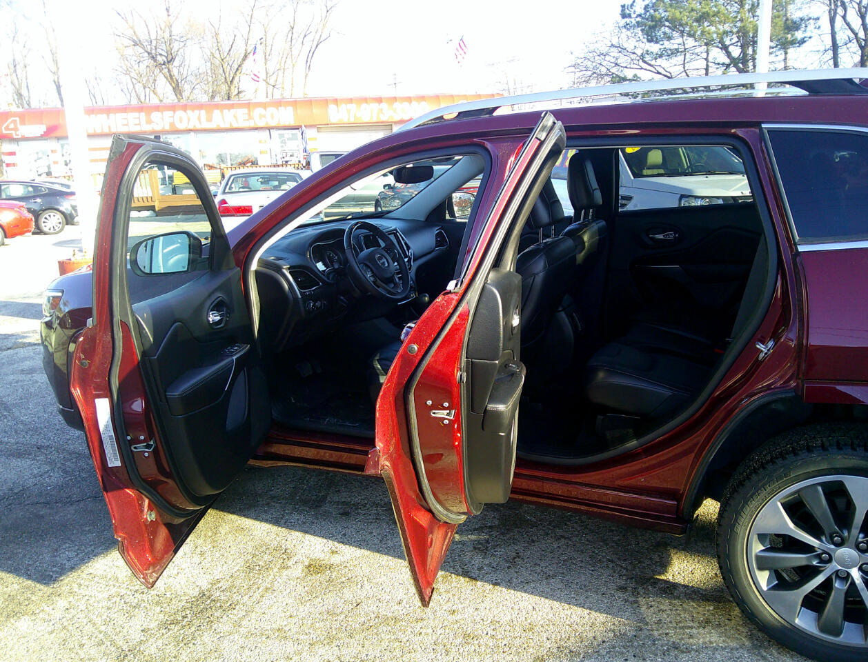 Used 2019 Jeep Cherokee Overland w/ Trailer Tow Group image 9