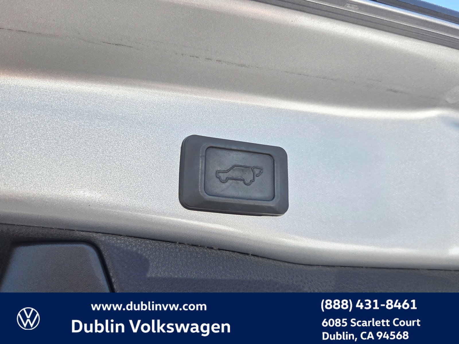 Used 2021 Toyota RAV4 XLE w/ Convenience Package FWD image 24