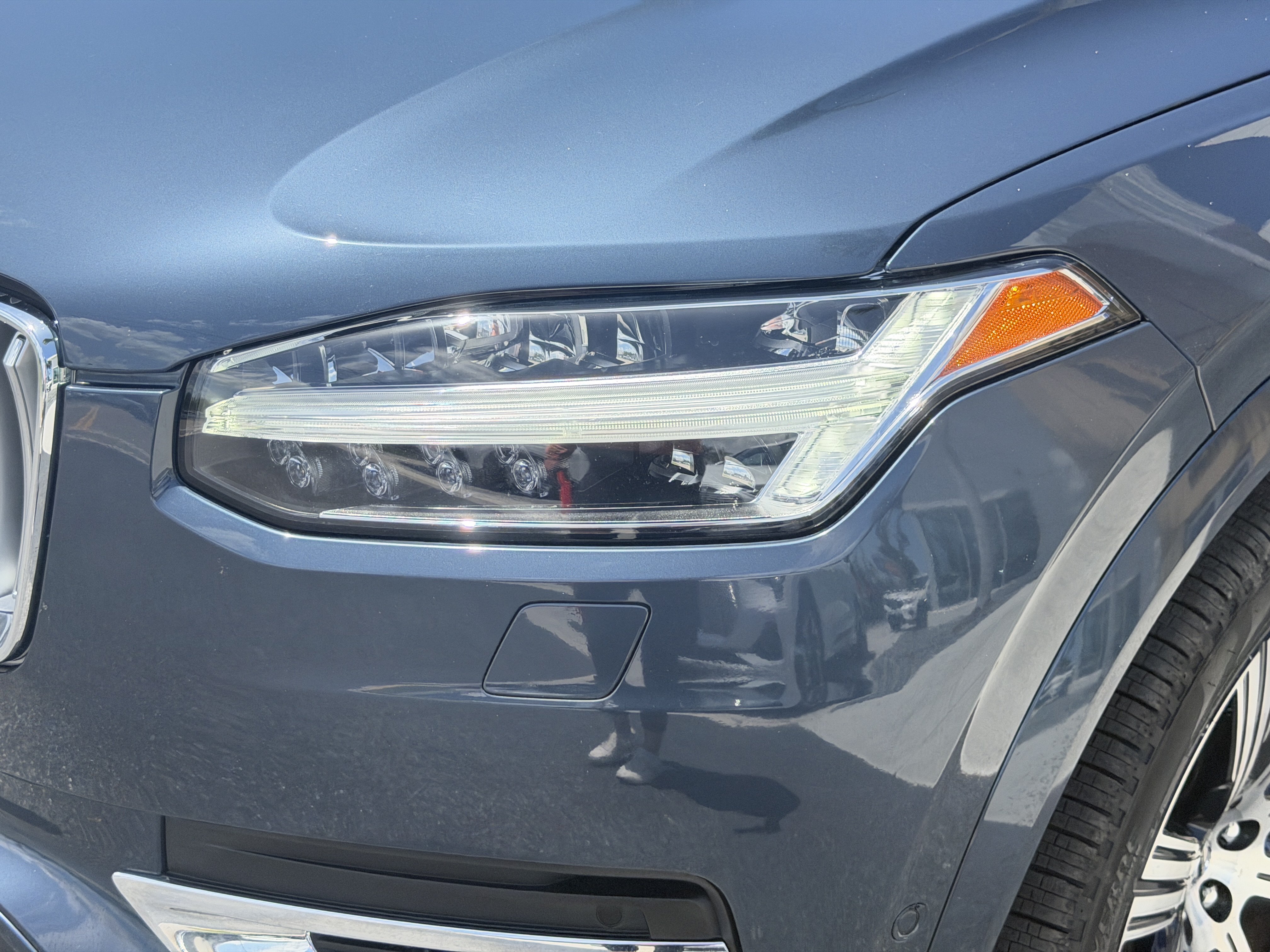 Certified 2023 Volvo XC90 B6 Ultimate w/ Protection Package Premier AWD/4WD image 8