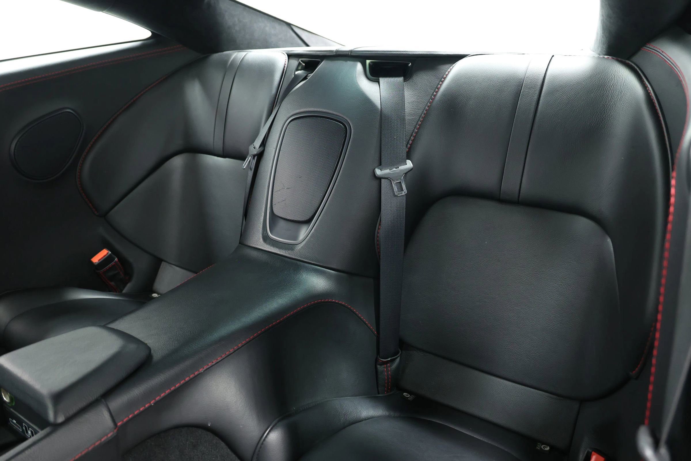 Used 2018 Aston Martin DB11 V12 image 3