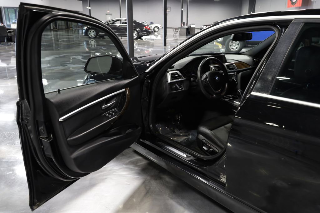 Used 2017 BMW 330i Sedan RWD image 9