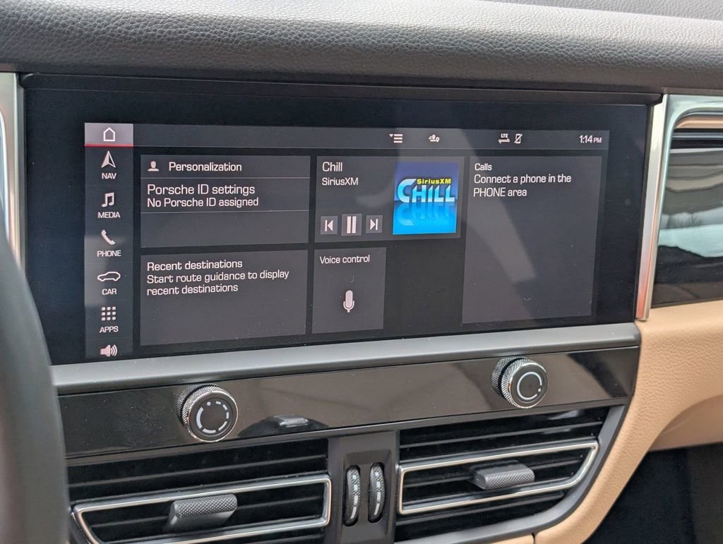 Certified 2022 Porsche Macan AWD/4WD image 15