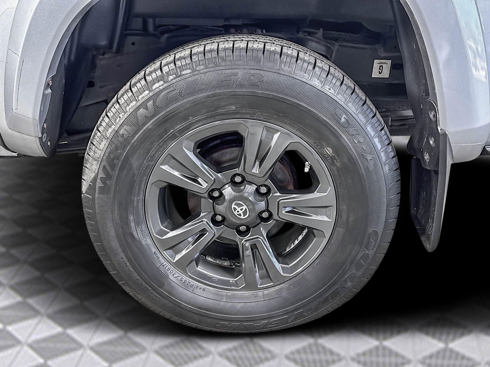 Used 2017 Toyota Tacoma SR image 37