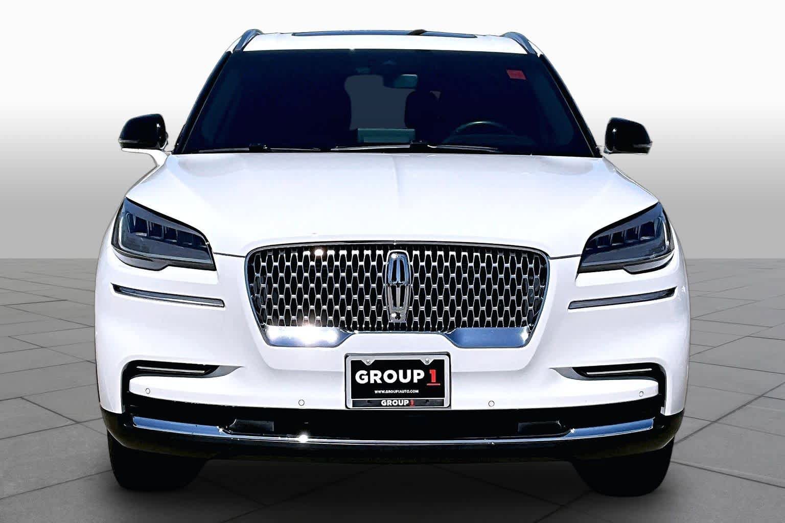 Used 2024 Lincoln Aviator Reserve w/ Elements Package Plus RWD image 4