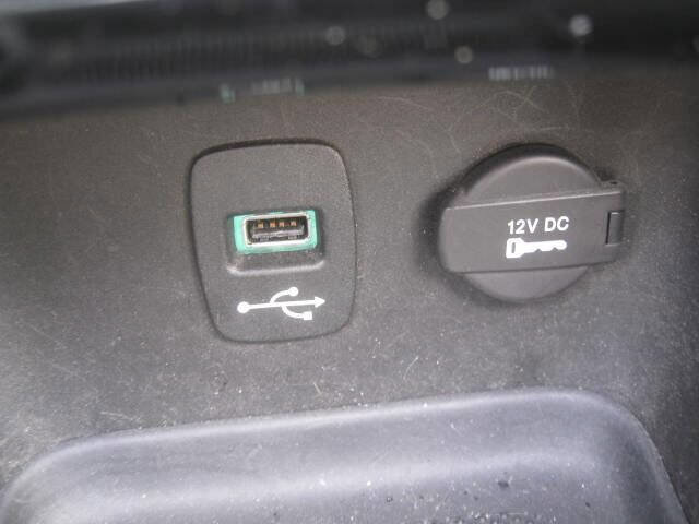 Used 2011 Chrysler 200 Limited image 32