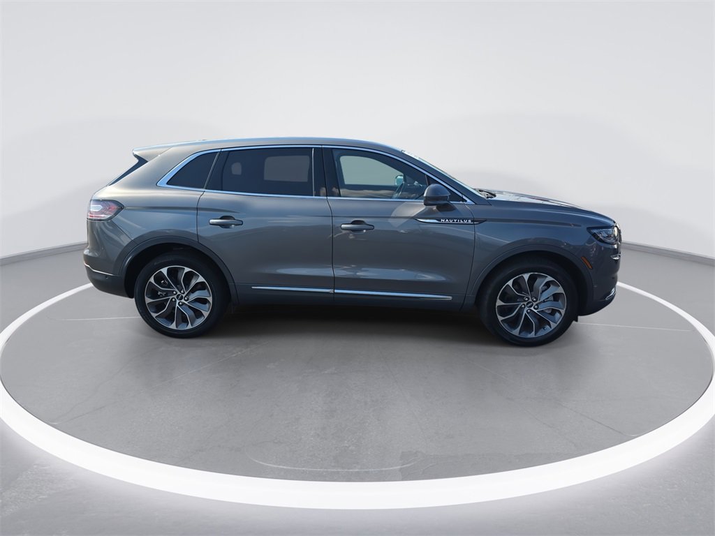 Used 2022 Lincoln Nautilus Reserve w/ Equipment Group 201A image 9