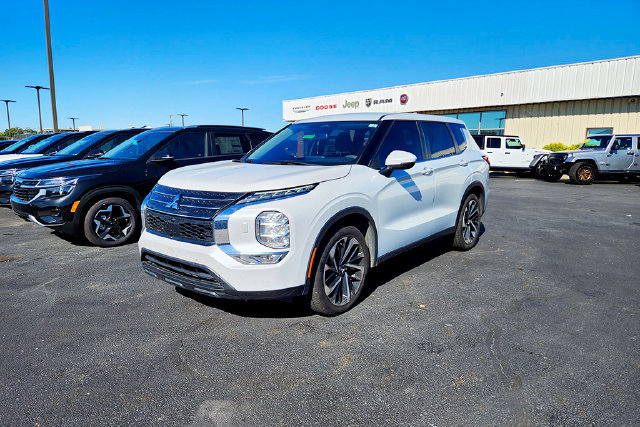 Used 2022 Mitsubishi Outlander ES AWD/4WD image 4