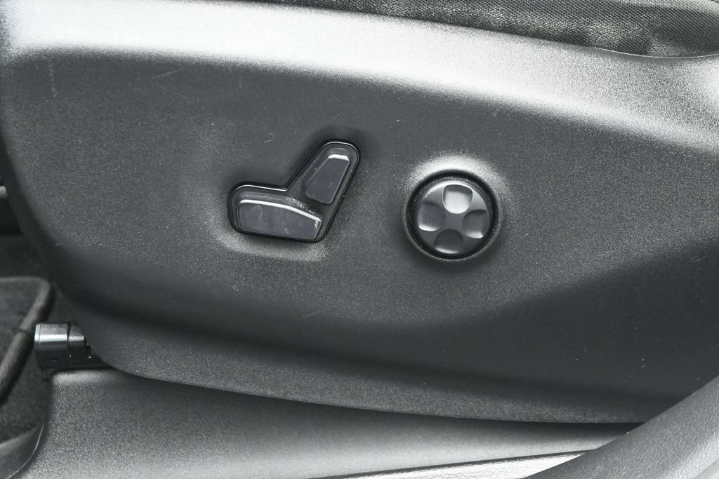Used 2019 Chrysler Pacifica Touring Plus w/ Advanced Safetytec Group FWD image 11