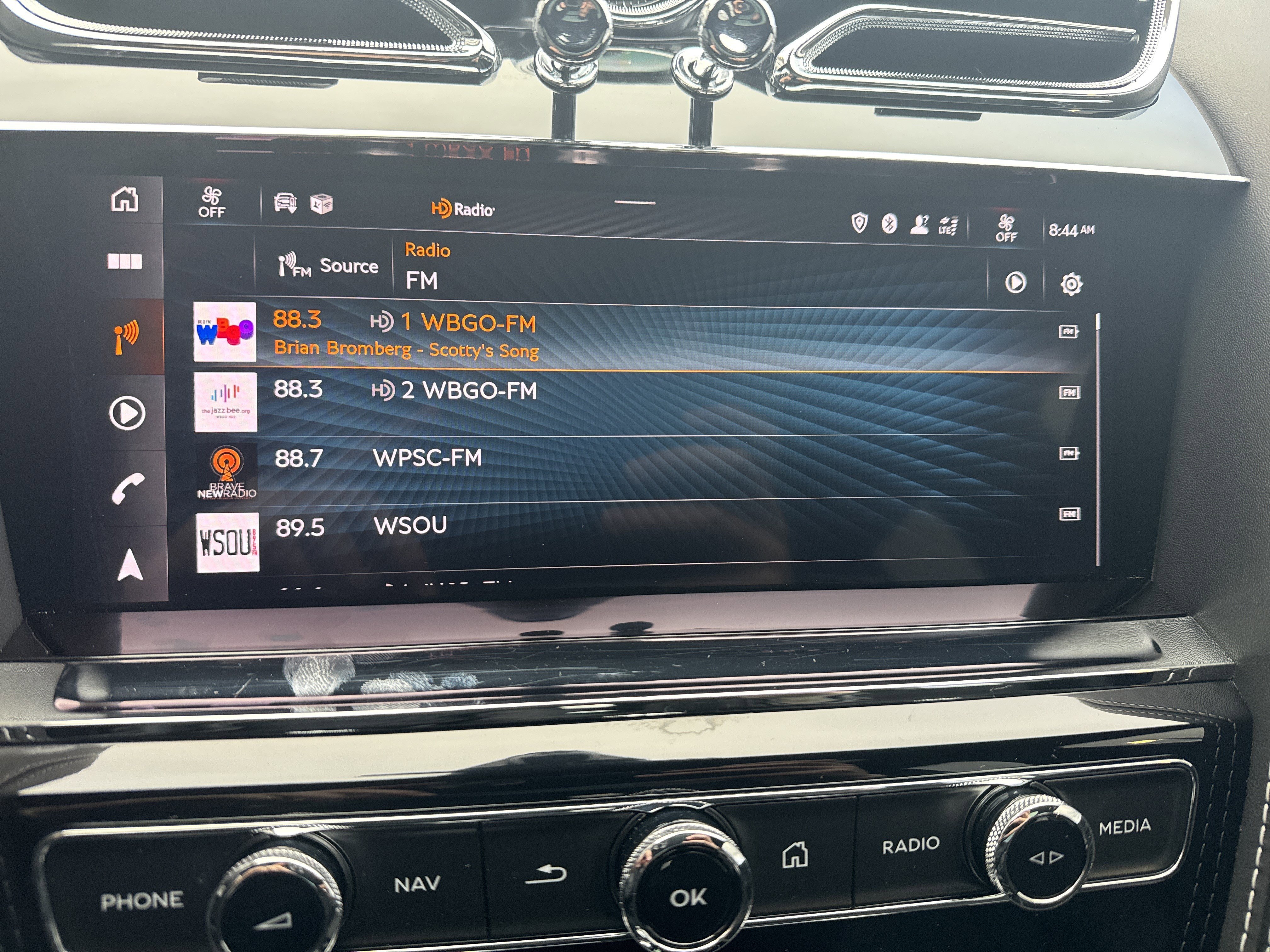 Used 2023 Bentley Bentayga Extended Wheelbase image 31