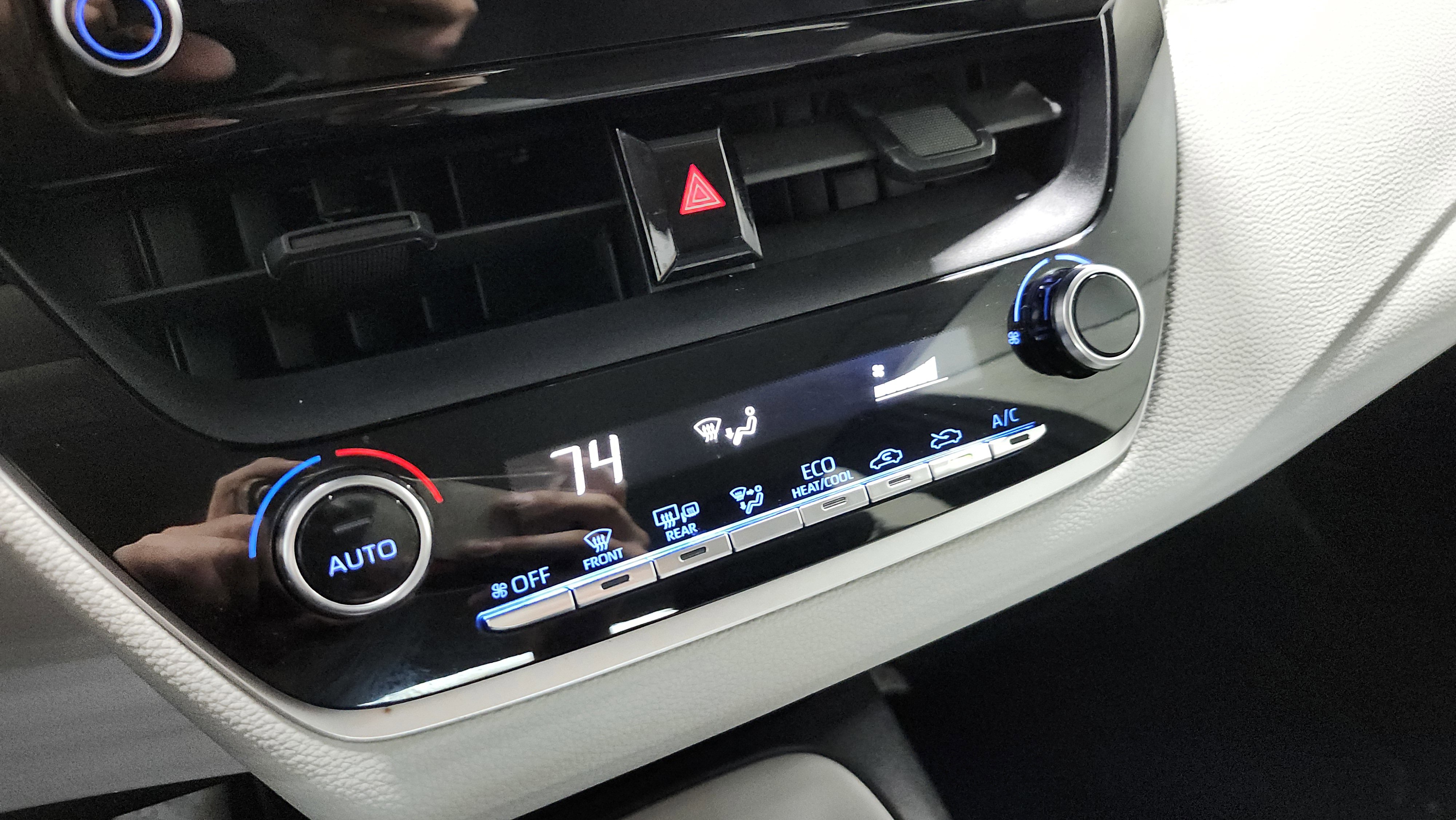 Used 2020 Toyota Corolla LE image 26