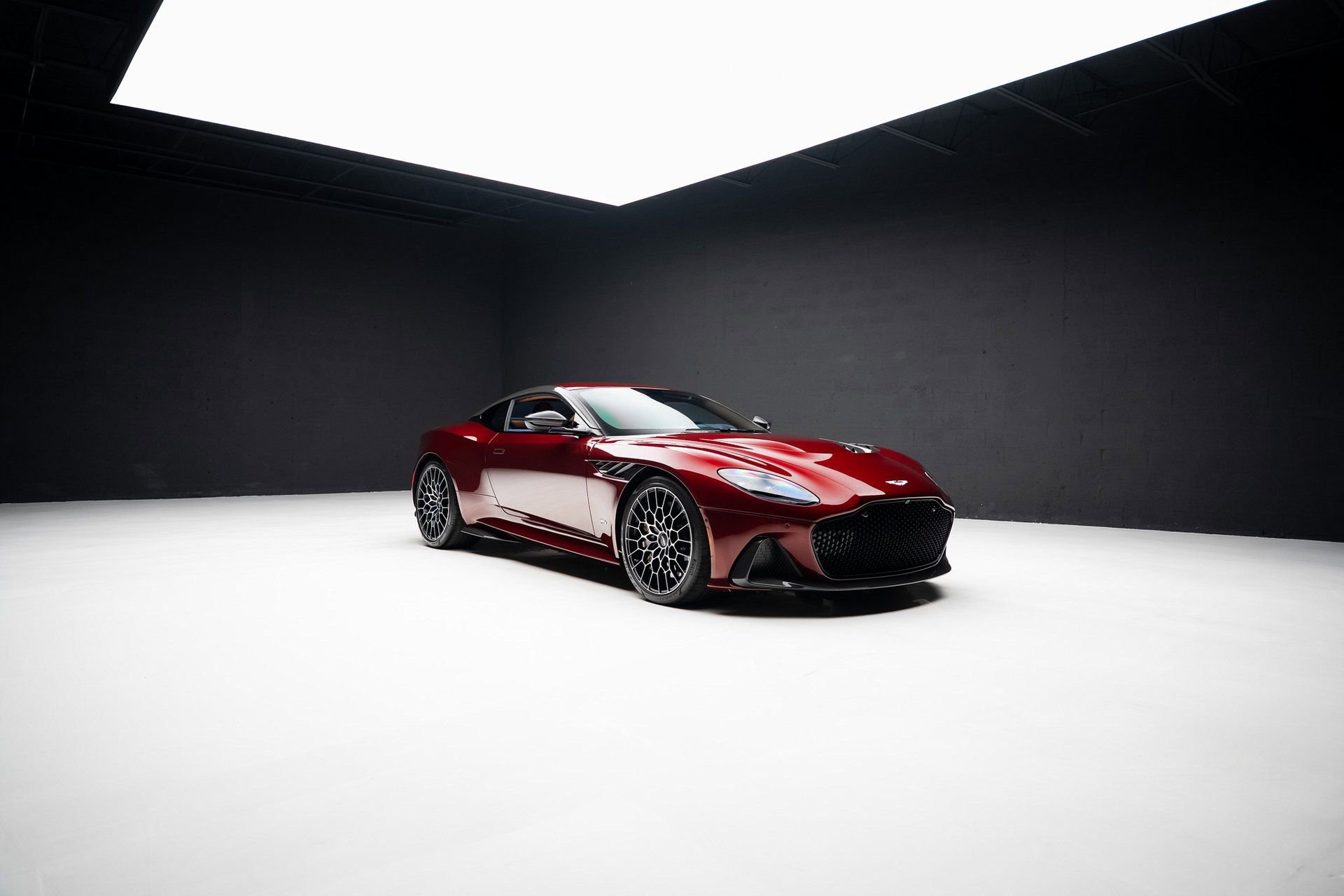 Used 2023 Aston Martin DBS Coupe image 90