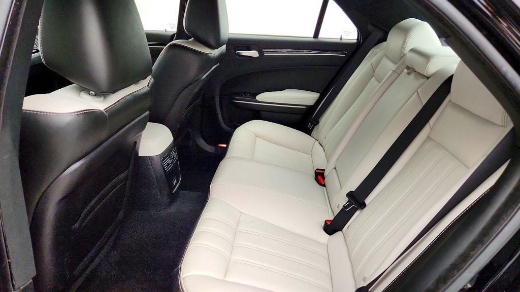 Used 2020 Chrysler 300 S AWD/4WD image 22
