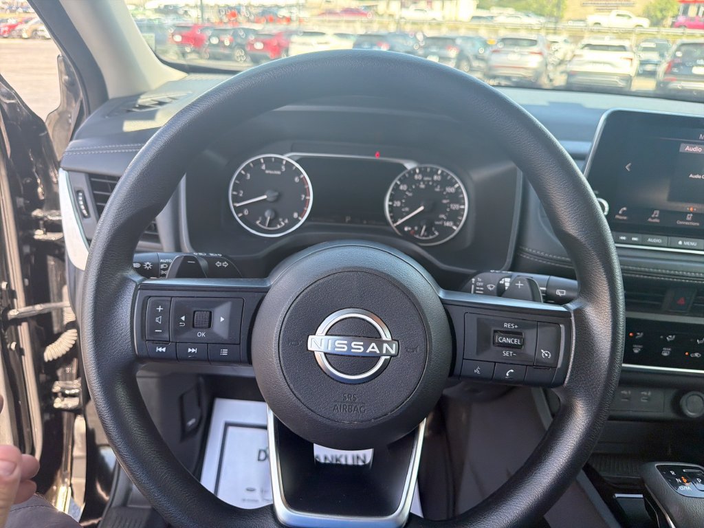 Used 2024 Nissan Rogue S AWD/4WD image 18