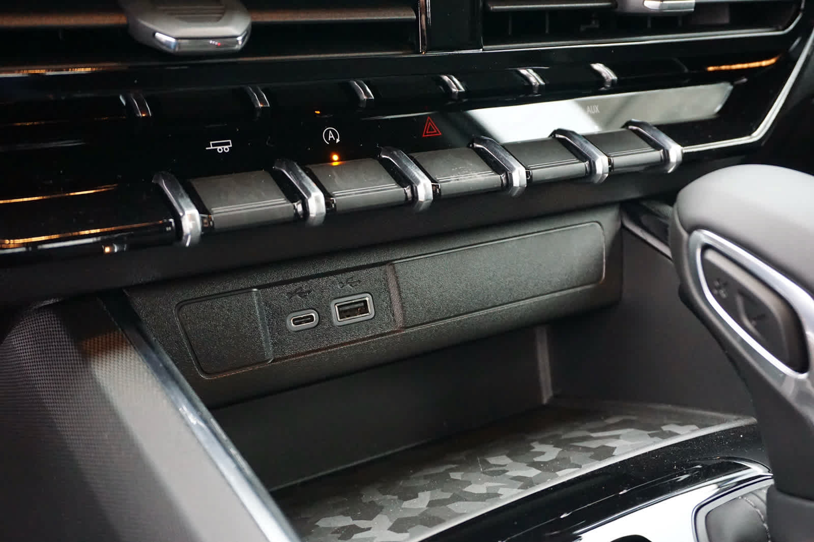 New 2026 GMC Canyon Elevation w/ Convenience Package RWD image 11