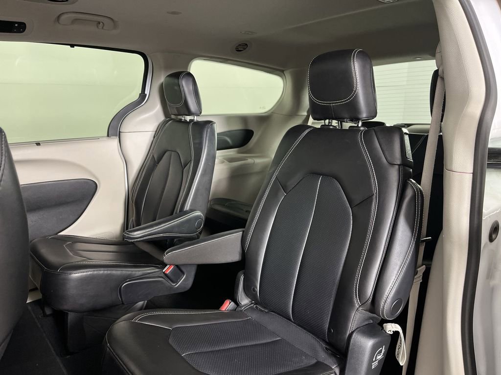 Used 2023 Chrysler Pacifica Touring-L image 21