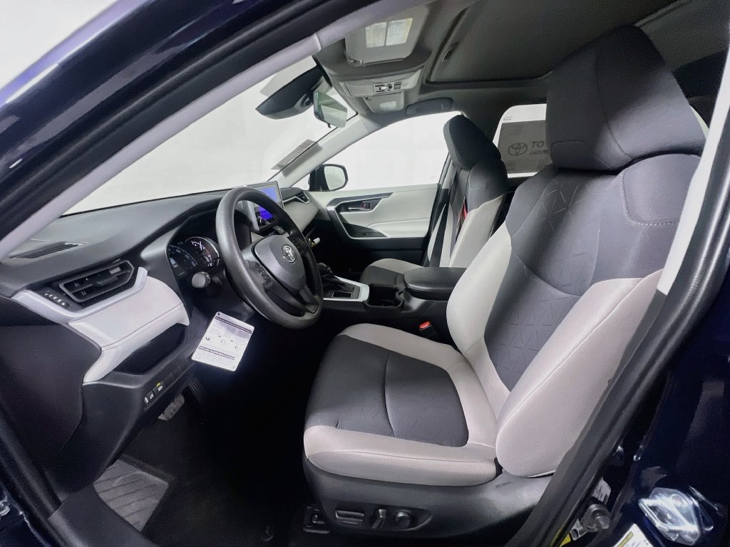 Used 2025 Toyota RAV4 XLE w/ Convenience Package FWD image 11