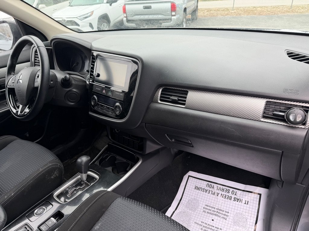 Used 2018 Mitsubishi Outlander SE AWD/4WD image 19