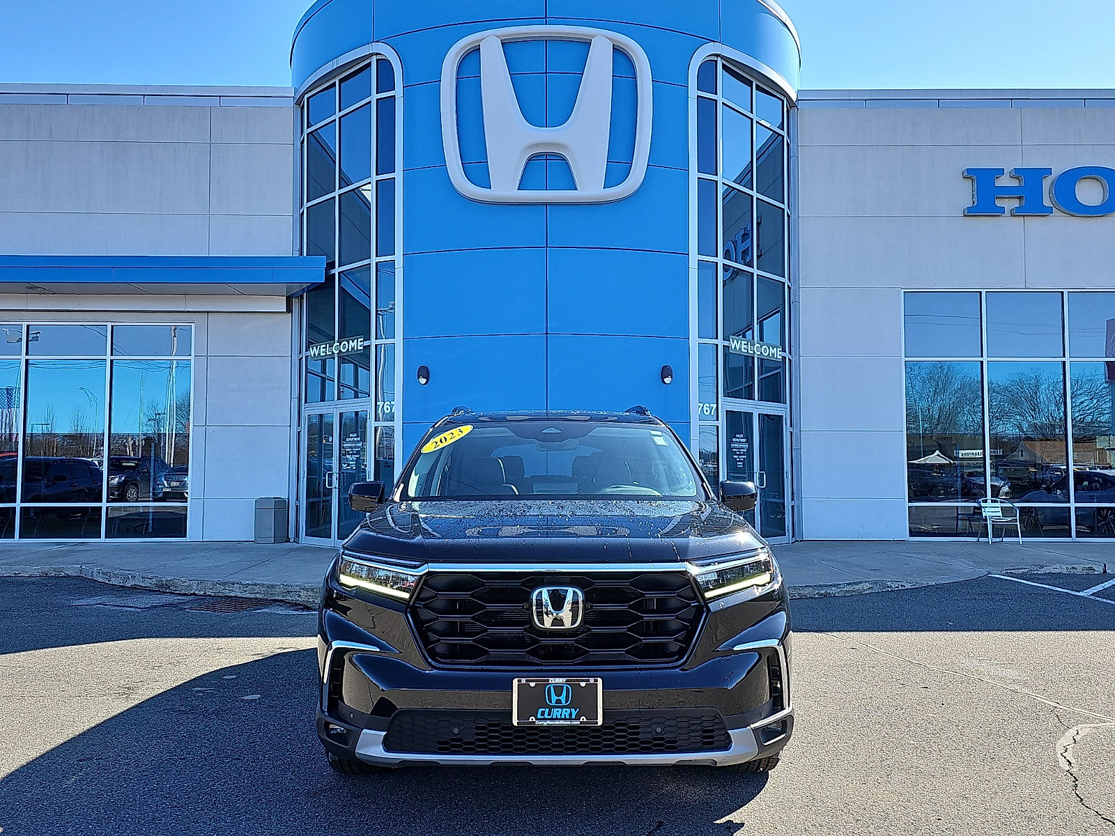 Used 2023 Honda Pilot Touring image 2