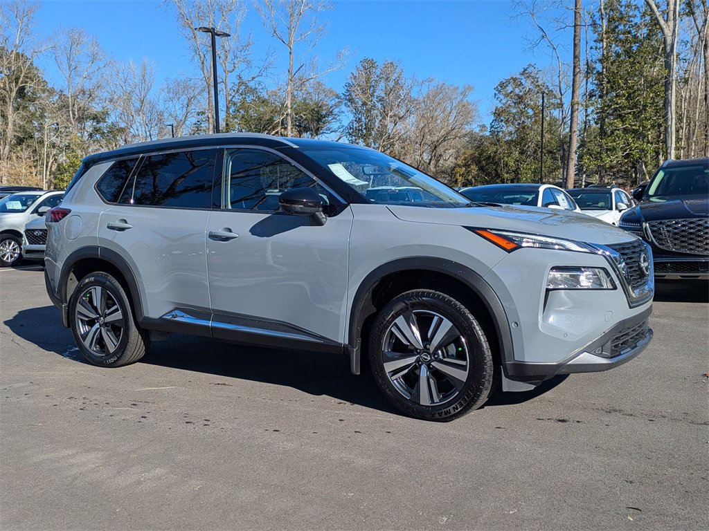 Used 2022 Nissan Rogue SL w/ SL Premium Package image 2