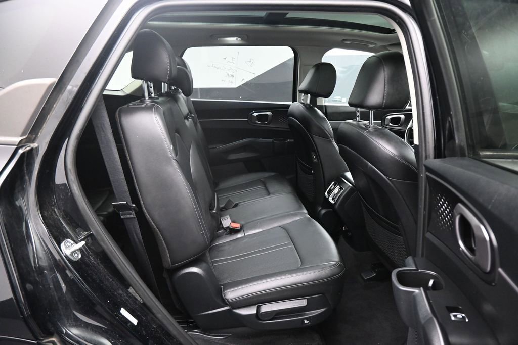 Used 2023 Kia Sorento S w/ Panoramic Sunroof Package FWD image 11
