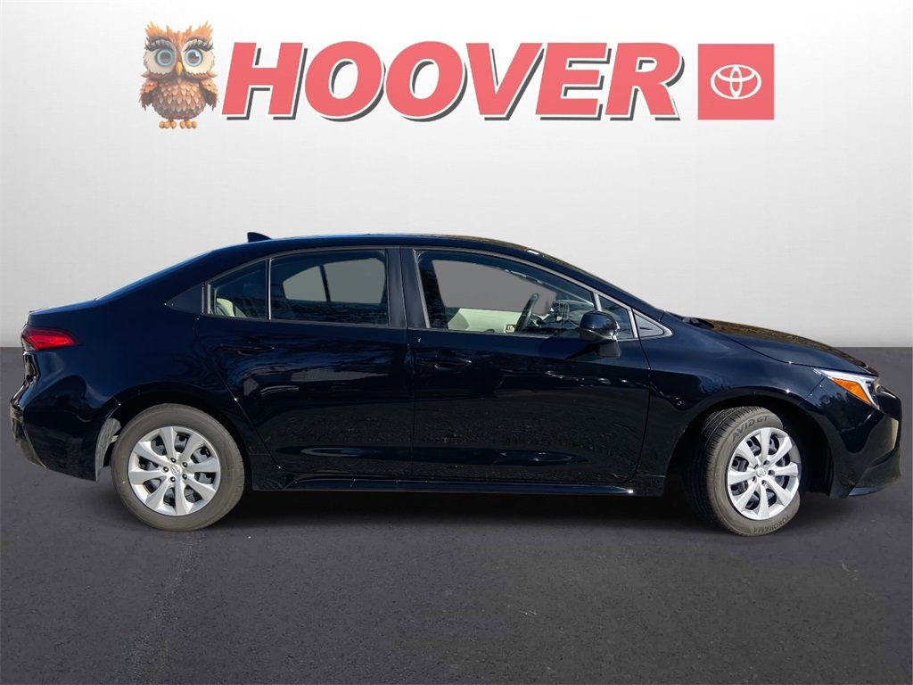 Used 2025 Toyota Corolla LE image 2