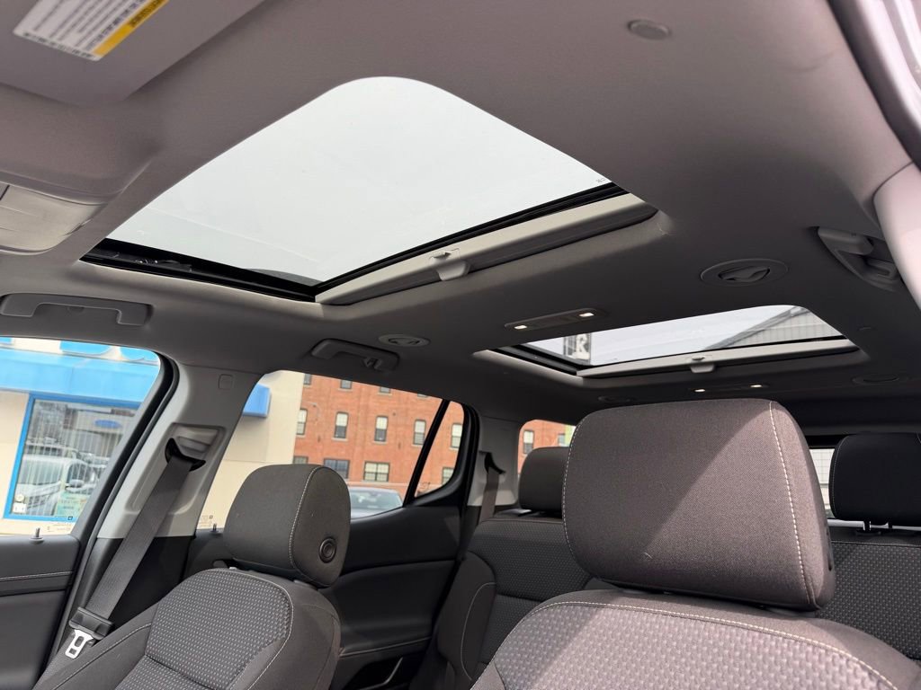 Used 2023 GMC Acadia SLE w/ Driver Convenience Package image 5