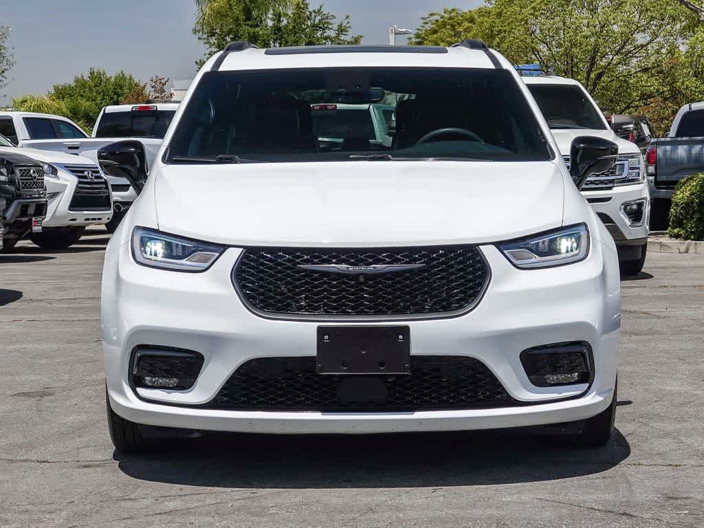 Used 2024 Chrysler Pacifica Premium FWD image 2