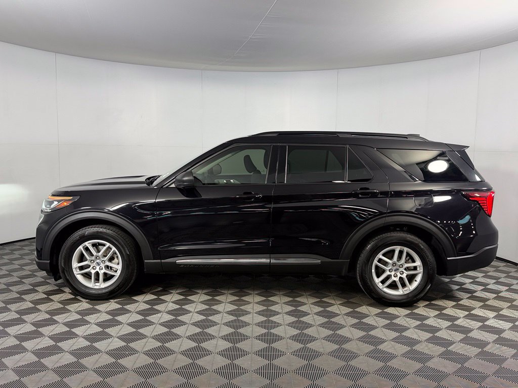 Used 2025 Ford Explorer Active RWD image 10