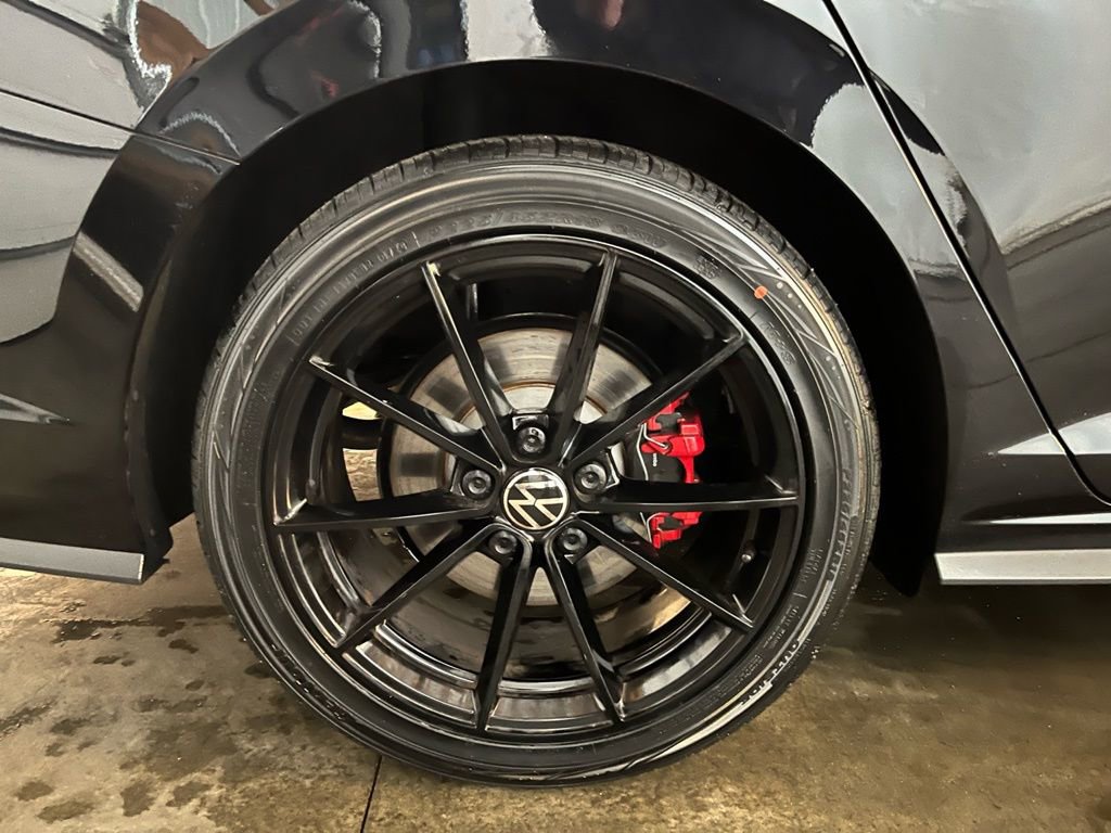 Certified 2025 Volkswagen Jetta GLI Autobahn w/ GLI Black Package FWD image 31