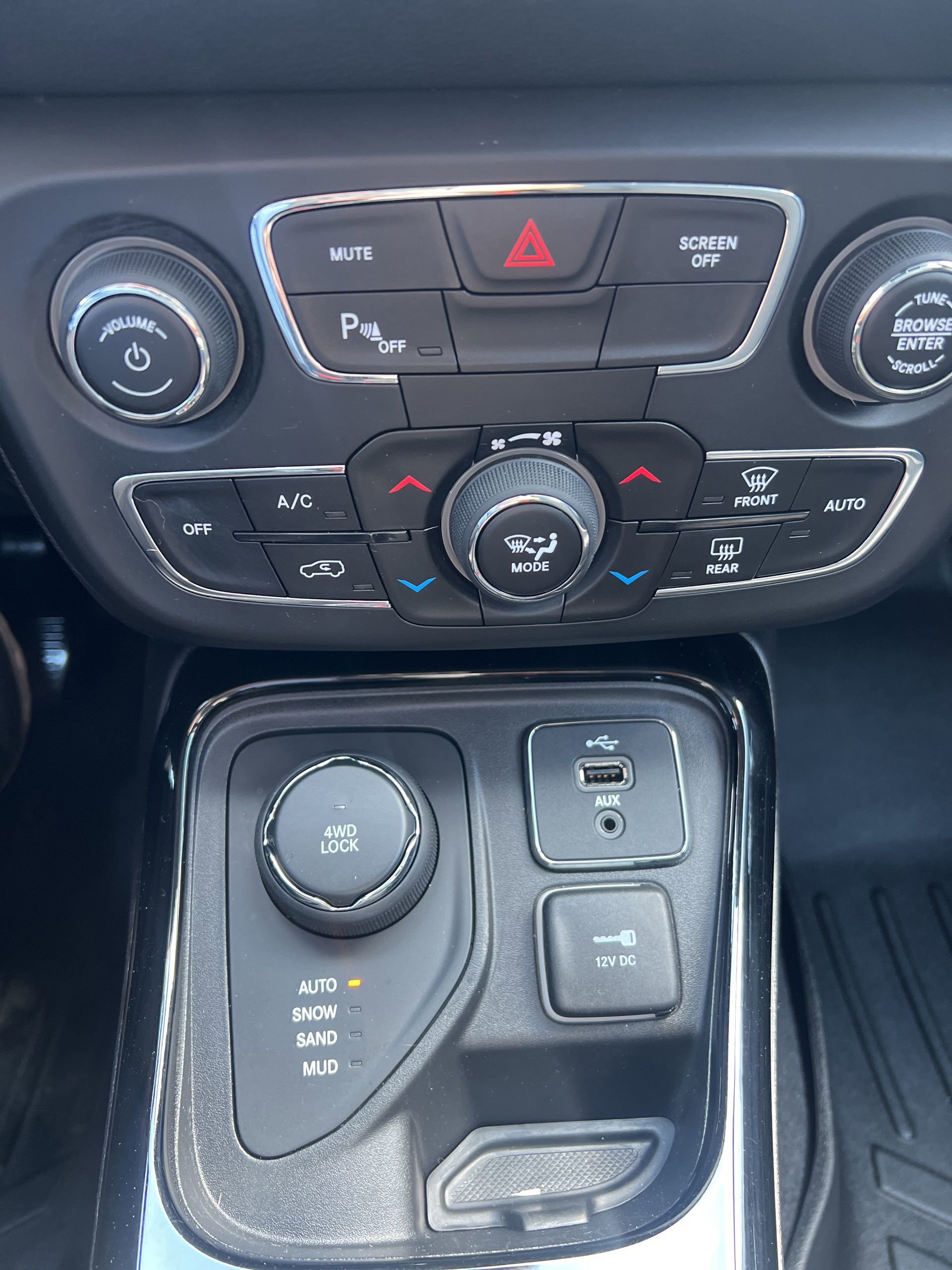 Used 2018 Jeep Compass Latitude w/ Popular Equipment Group AWD/4WD image 13