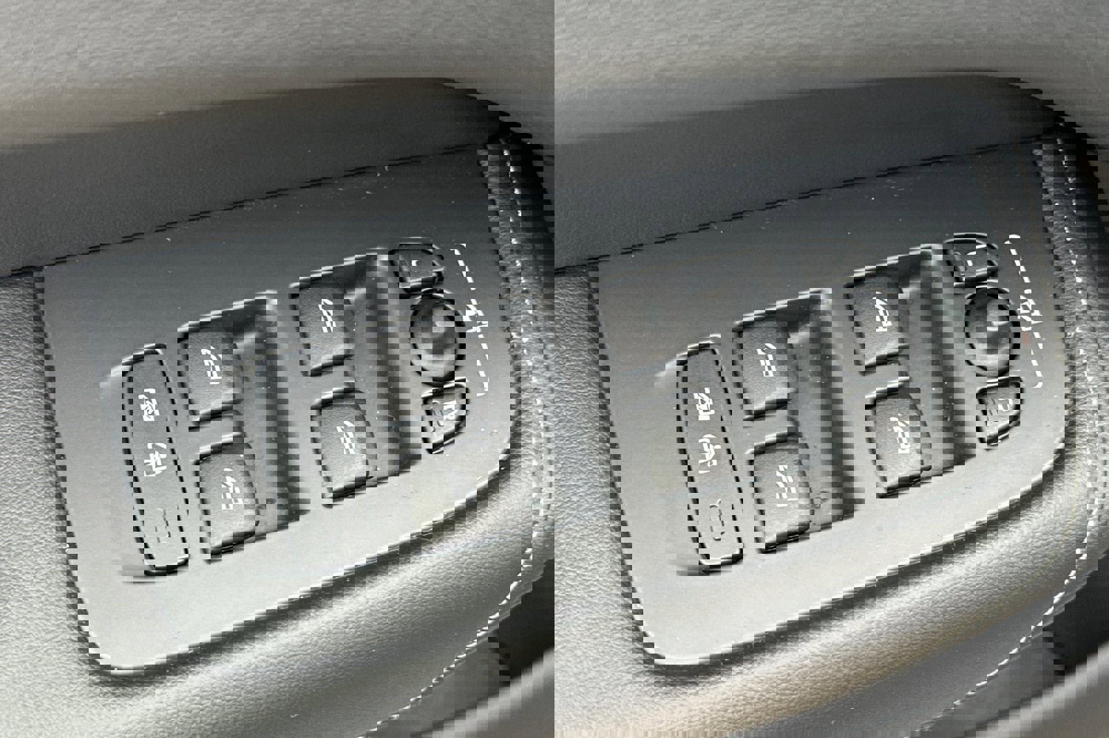 Certified 2024 Volvo XC60 B5 Ultimate w/ Protection Package Premier image 16