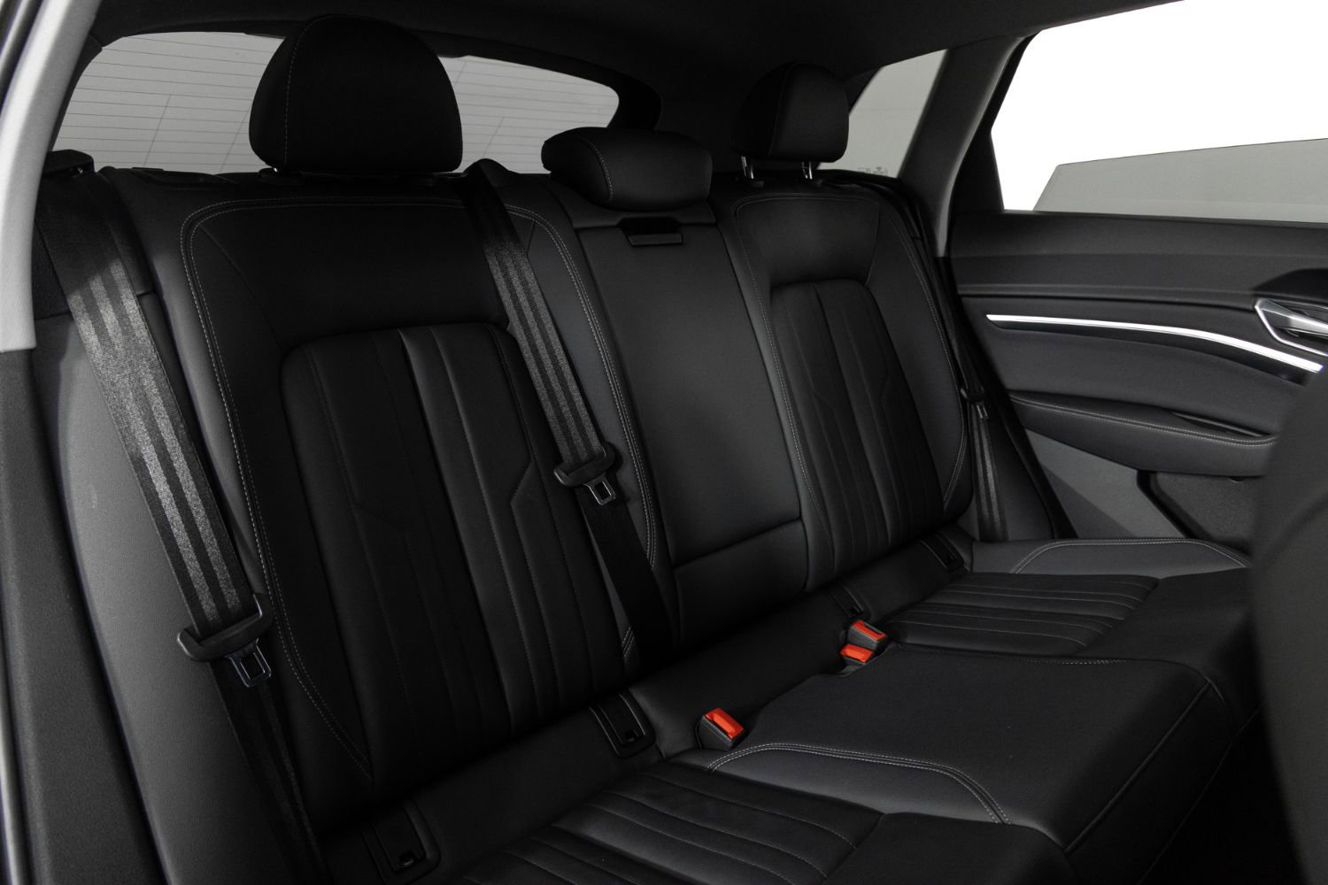 Used 2021 Audi e-tron Premium w/ Convenience Plus Package image 22