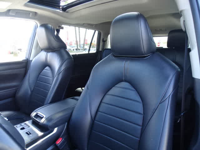 Used 2023 Toyota Highlander XLE FWD image 19