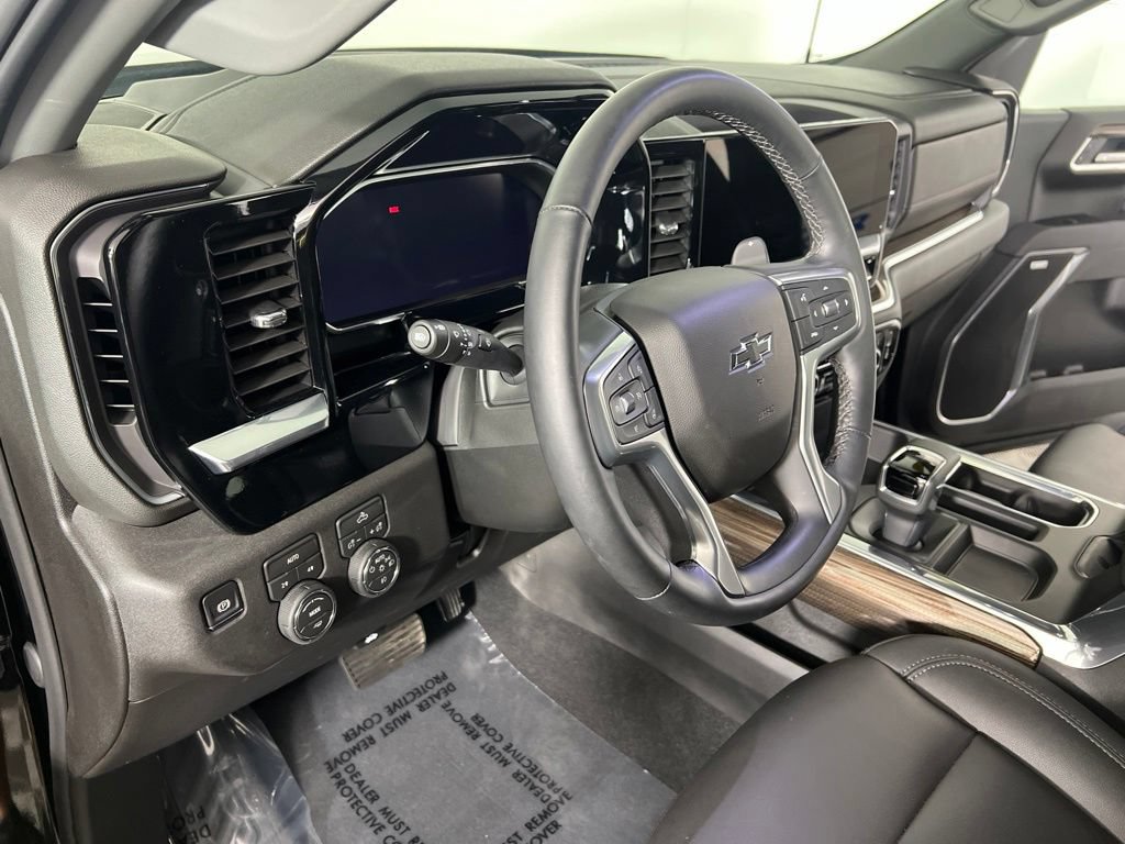 Certified 2026 Chevrolet Silverado 1500 RST w/ Dark Appearance Package AWD/4WD image 18