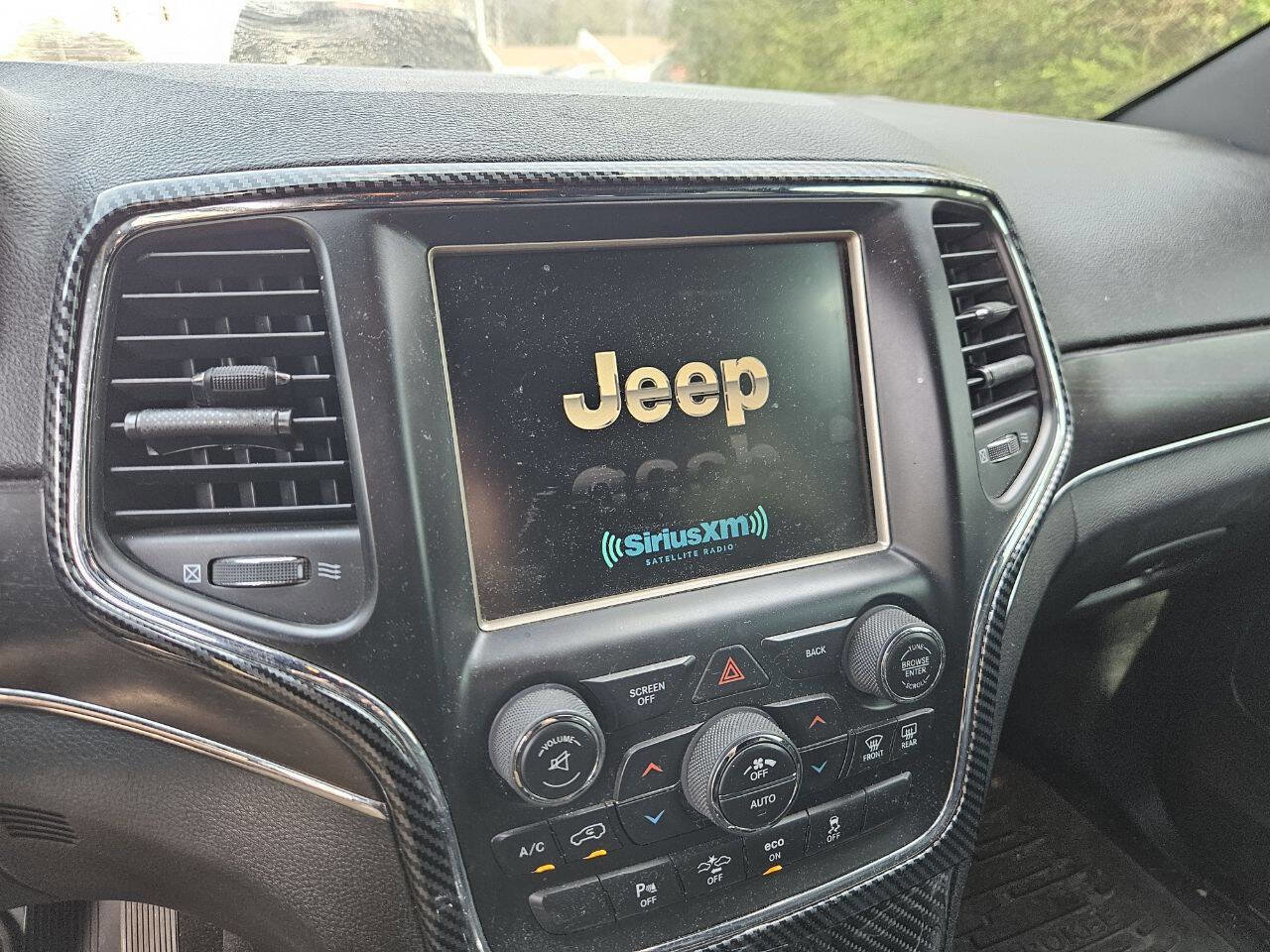 Used 2014 Jeep Grand Cherokee Limited w/ Luxury Group II AWD/4WD image 19
